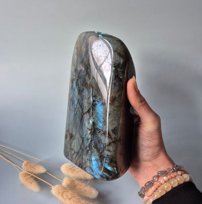 Gemstone Purple Labradorite Heart Palm Stone – Intuition, Protection &amp; Mystical Power