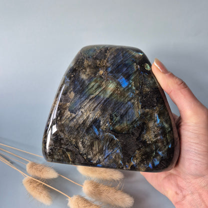 Gemstone Purple Labradorite Heart Palm Stone – Intuition, Protection &amp; Mystical Power