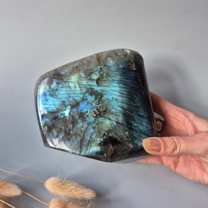 XXL Labradoriet Freeform van 1600g – Intense Flash & Spirituele Bescherming