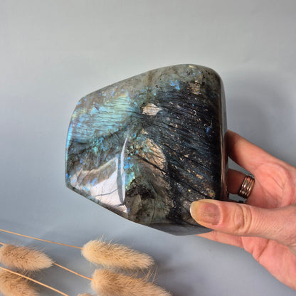 XXL Labradoriet Freeform van 1600g – Intense Flash & Spirituele Bescherming