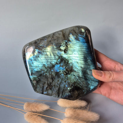 XXL Labradoriet Freeform van 1600g – Intense Flash & Spirituele Bescherming