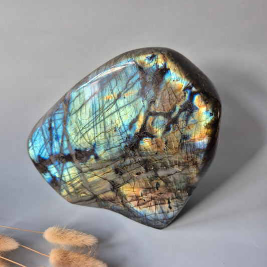 XXL Labradoriet Freeform van 3566g – Intense Flash & Spirituele Bescherming