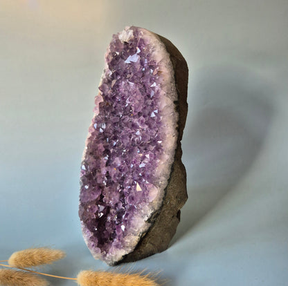 Edelsteen Gepolijste Amethist Geode van 1475 gram – Spirituele Eyecatcher met Krachtige Energie