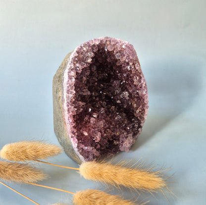 Edelsteen Gepolijste Amethist Geode van 736 gram – Spirituele Eyecatcher met Krachtige Energie