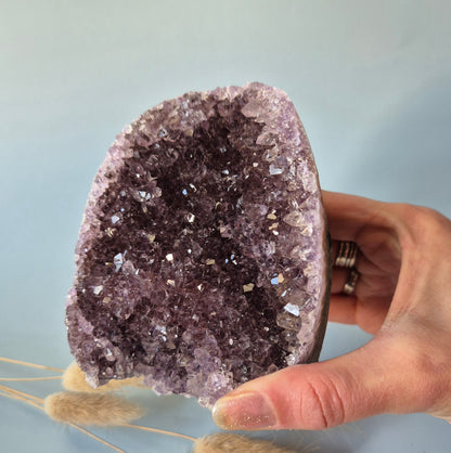 Edelsteen Gepolijste Amethist Geode van 736 gram – Spirituele Eyecatcher met Krachtige Energie