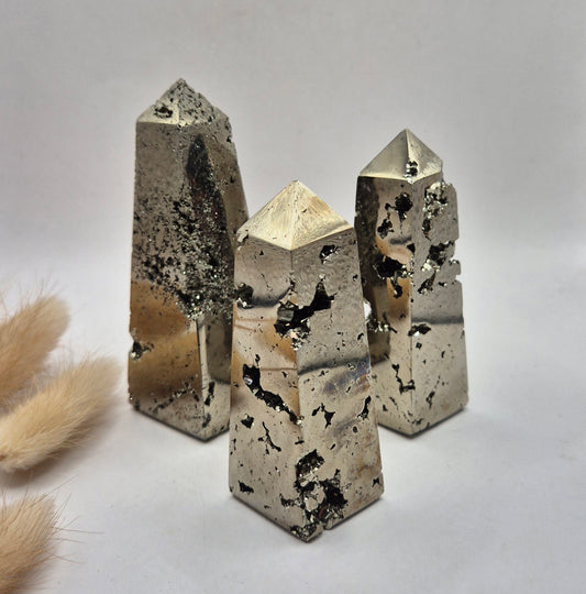 Pyriet Toren – Hoge Kwaliteit met Druzy & Metallic Glans Edelsteen Obelisk