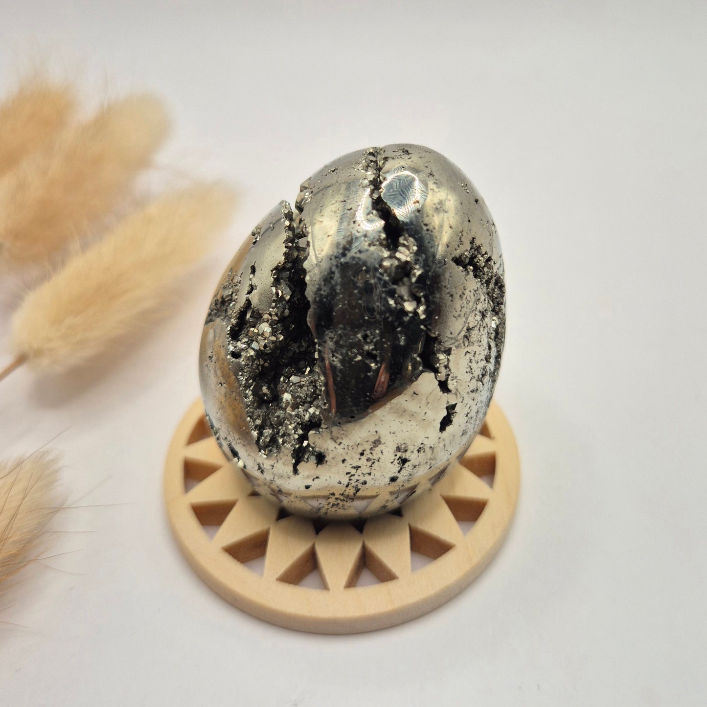 Edelsteen Bol Pyriet 40-50 mm – Hoge Kwaliteit met Druzy Kristallen