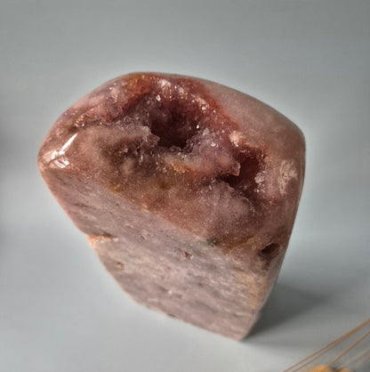 XXL Edelsteen Druzy Pink Amethist Geode Freeform van 3675 gram Statement Piece