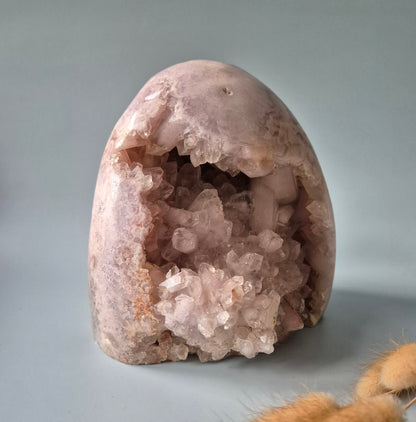 XXL Edelsteen Druzy Pink Amethist Geode Freeform van 3300 gram Statement Piece