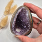 Druzy Grauer Achat - Tropfenförmiger stehender Edelsteinkristall - Nr. 12. 86 Gramm