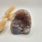 Druzy Grauer Achat - Tropfenförmiger stehender Edelsteinkristall - Nr. 12. 86 Gramm