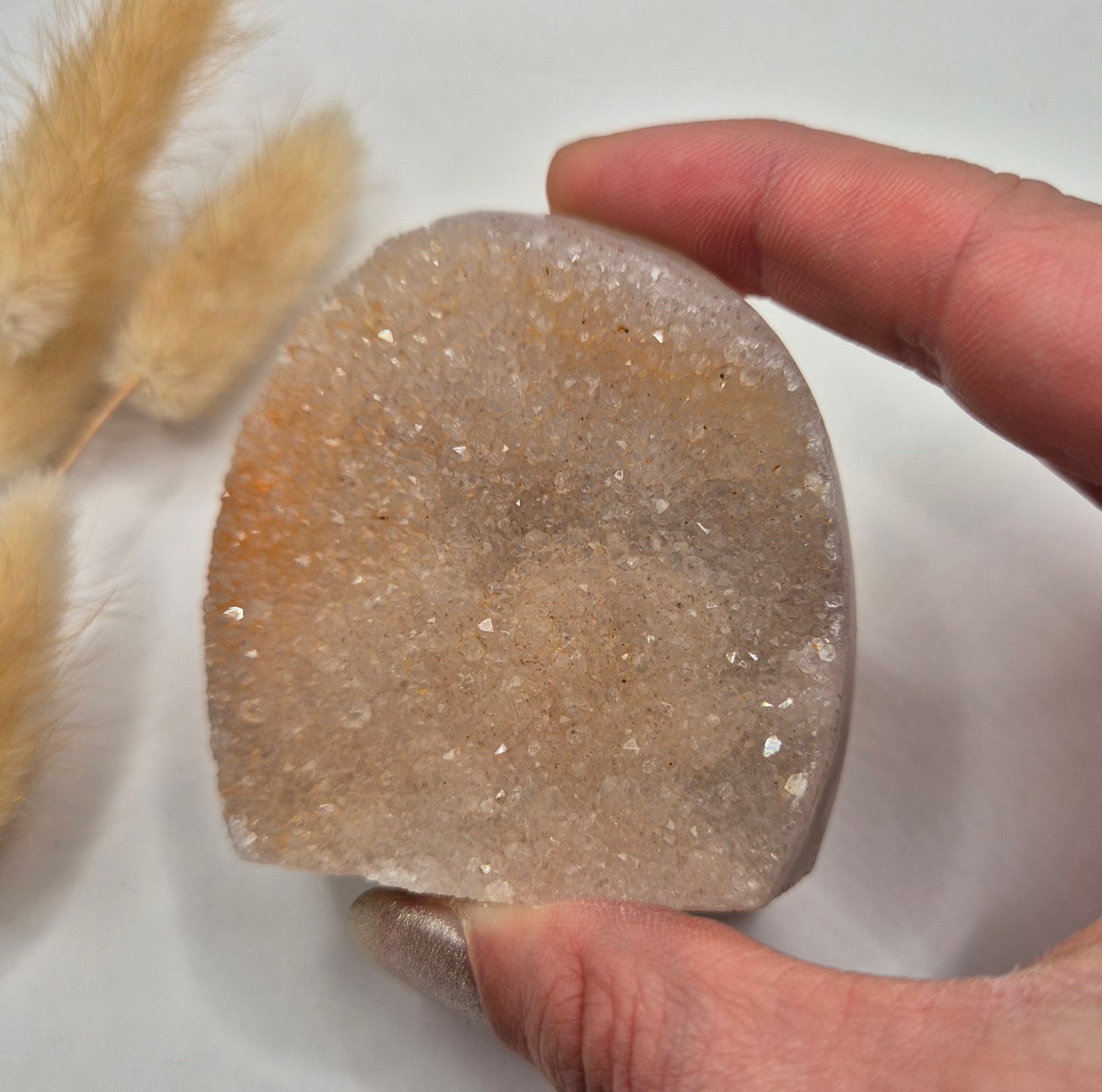 Druzy Grauer Achat - Tropfenförmiger stehender Edelsteinkristall - Nr. 12. 86 Gramm