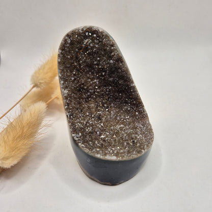 Druzy Grauer Achat - Tropfenförmiger stehender Edelsteinkristall - Nr. 12. 86 Gramm