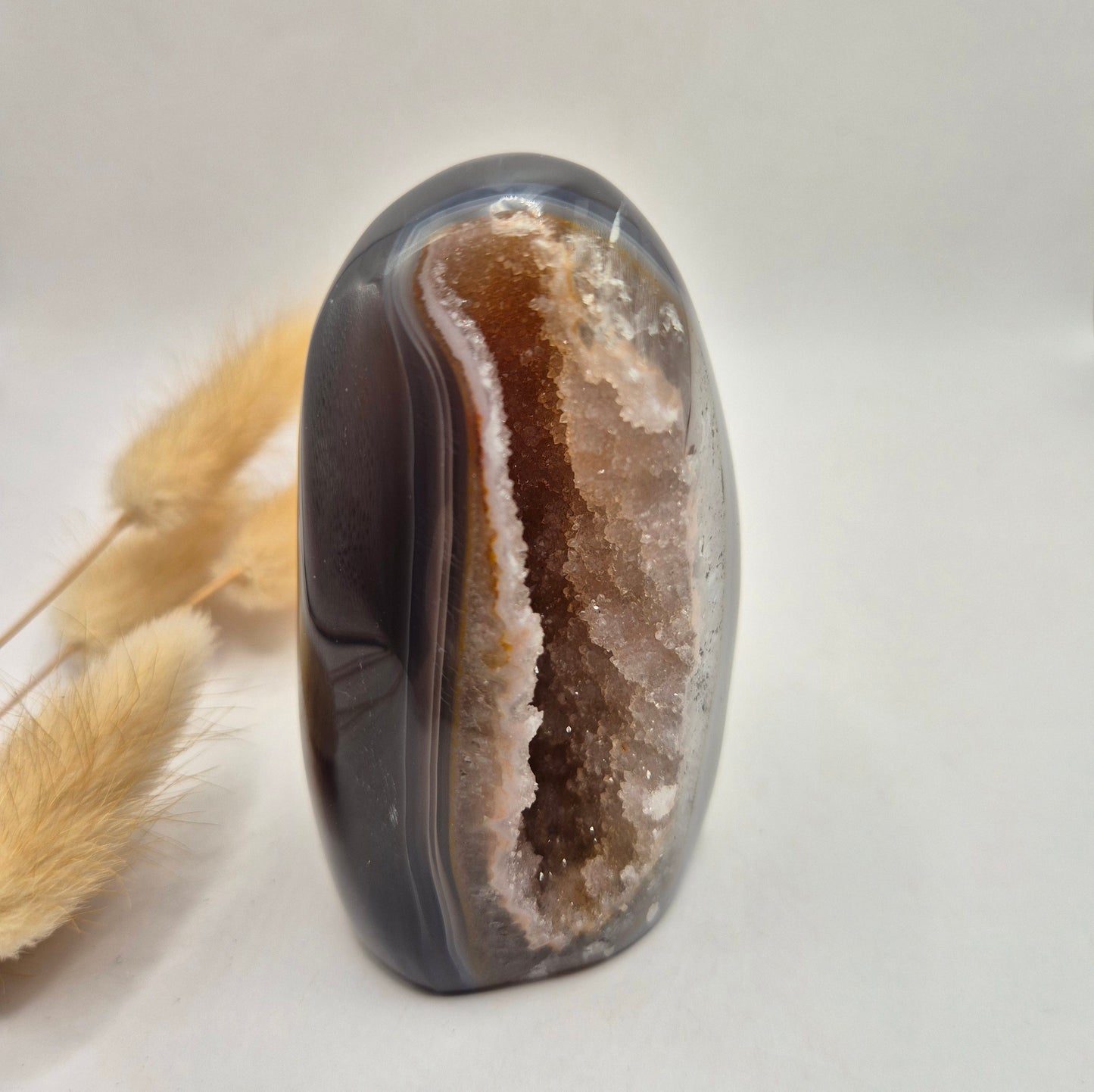 Druzy Grauer Achat - Tropfenförmiger stehender Edelsteinkristall - Nr. 12. 86 Gramm