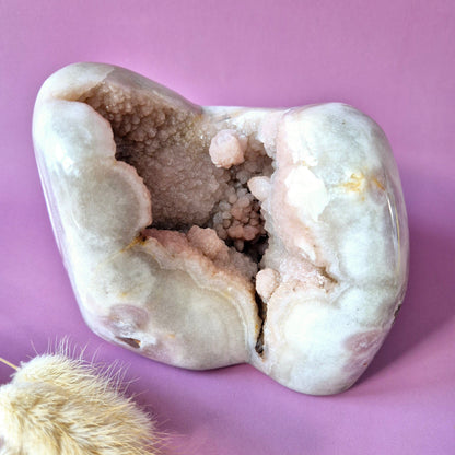 XL Edelsteen Druzy Pink Amethist Geode Freeform van 1666 gram Statement Piece