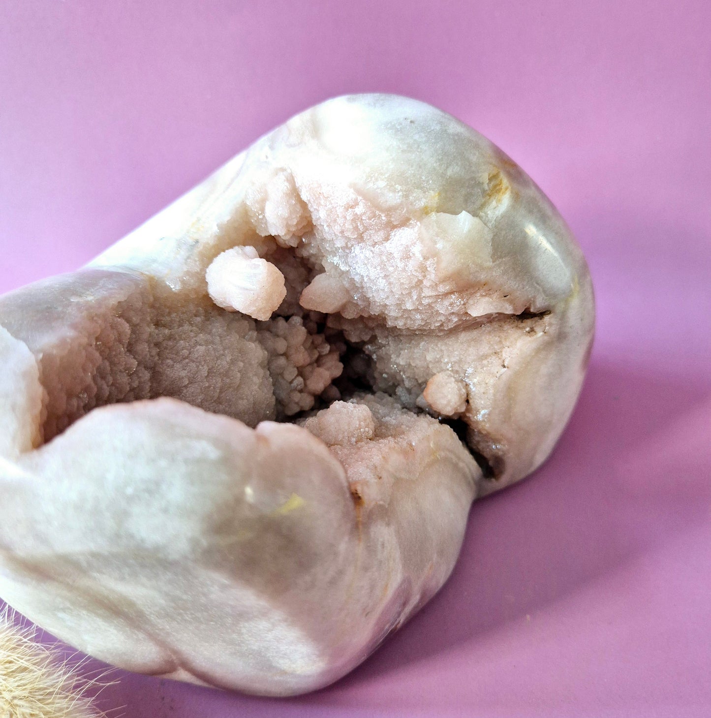 XL Edelsteen Druzy Pink Amethist Geode Freeform van 1666 gram Statement Piece