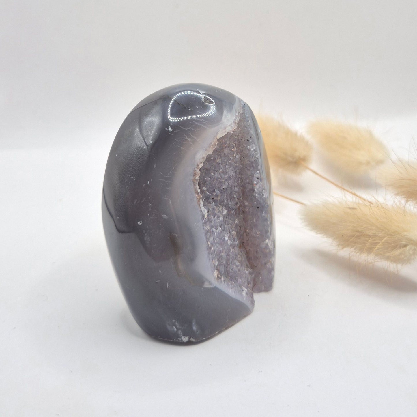Druzy Grauer Achat - Tropfenförmiger stehender Edelsteinkristall - Nr. 12. 86 Gramm