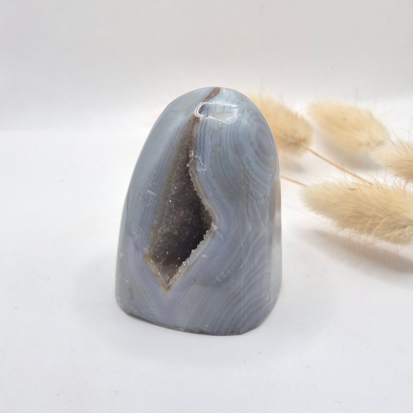 Druzy Grauer Achat - Tropfenförmiger stehender Edelsteinkristall - Nr. 12. 86 Gramm