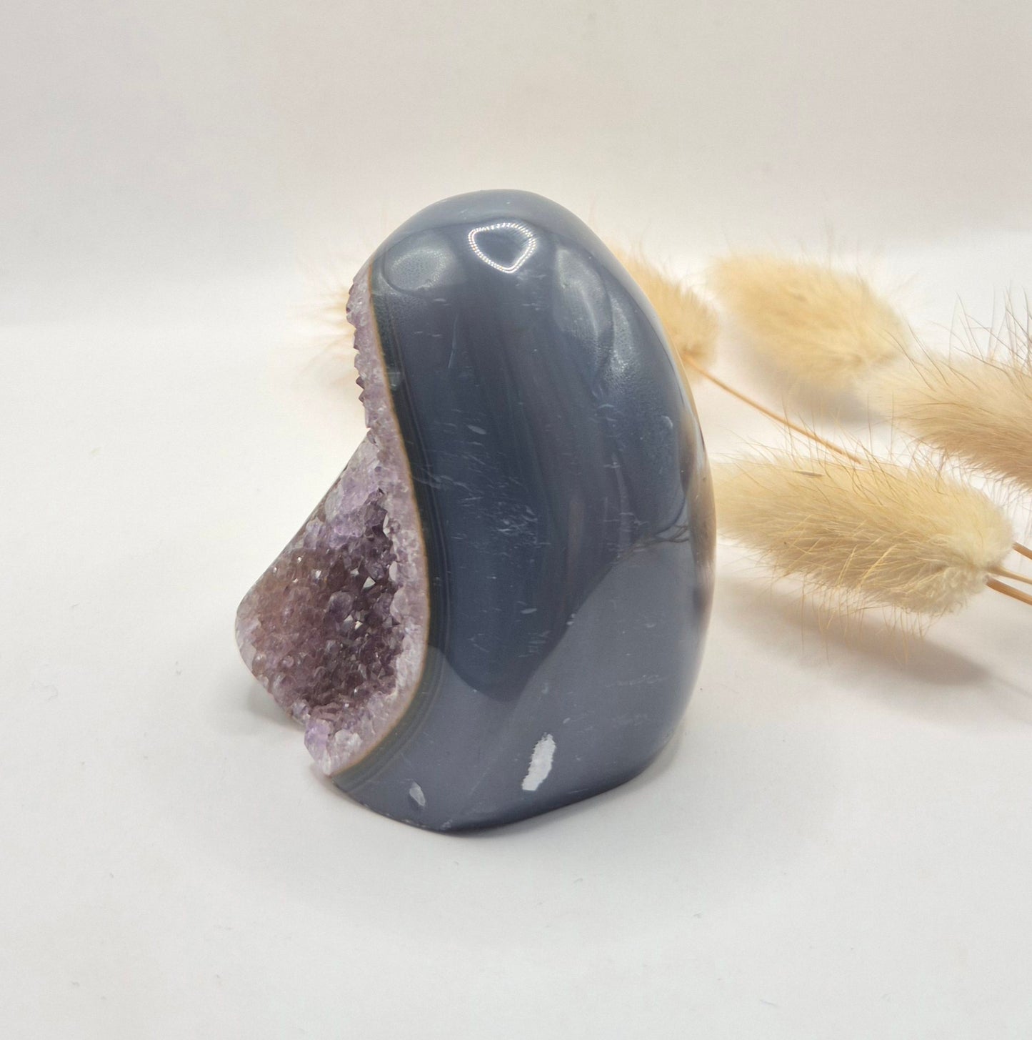 Druzy Grauer Achat - Tropfenförmiger stehender Edelsteinkristall - Nr. 12. 86 Gramm