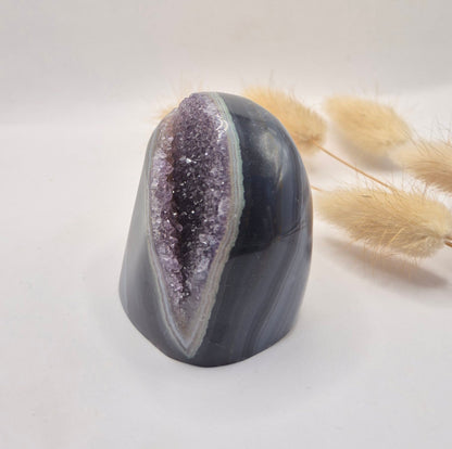 Druzy Grauer Achat - Tropfenförmiger stehender Edelsteinkristall - Nr. 12. 86 Gramm