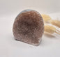 Druzy Grauer Achat - Tropfenförmiger stehender Edelsteinkristall - Nr. 12. 86 Gramm