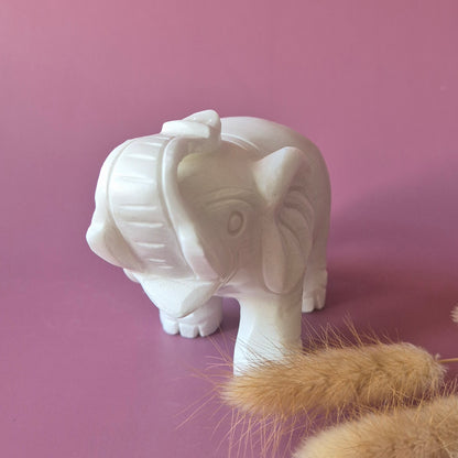 Großer weißer Jadeelefant aus Edelstein – 3 kg – Symbol für Weisheit, Glück und Schutz