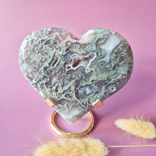 XL Edelsteen Druzy Mosagaat Hart op Metalen Standaard – #141 281gram