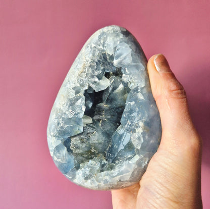 XL Celestite Geode Ei – 1200 gram | Hemelsblauw rustpunt met engelenenergie (Celestien)