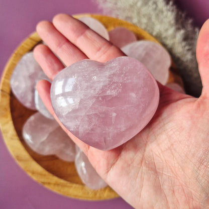 Rozenkwarts hart – handgeslepen (5–7 cm) - Valentijn