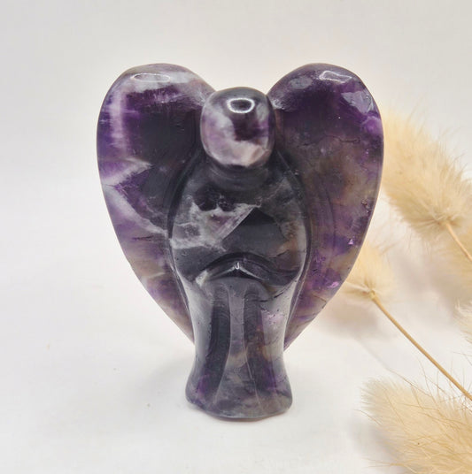 Dream Amethist Engel – Handgesneden Edelsteen Beeldje (8 cm)