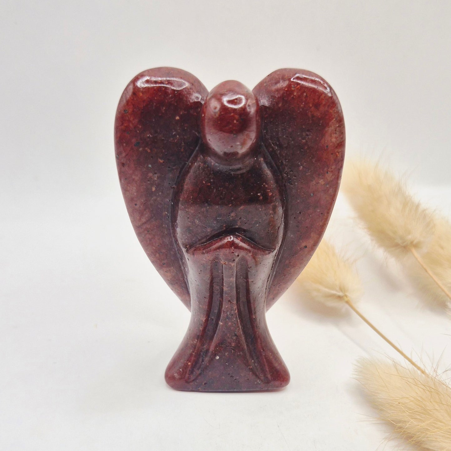 Strawberry Quartz Engel – Handgesneden Edelsteen Beeldje (8 cm)
