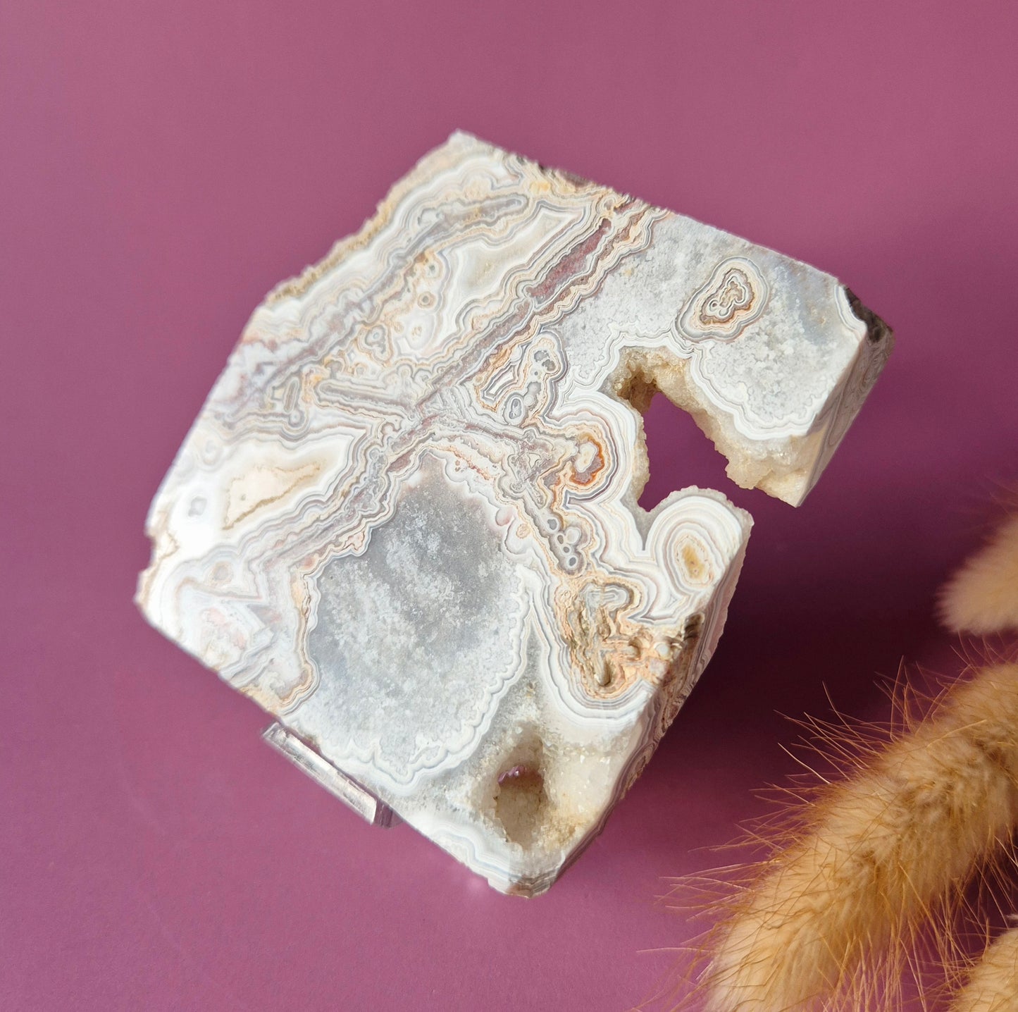 Crazy Lace Agate Slab op standaard – 112g (druzy edelsteen)