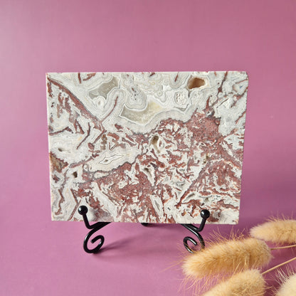 Crazy Lace Agate Slab op standaard – 318g (druzy edelsteen)
