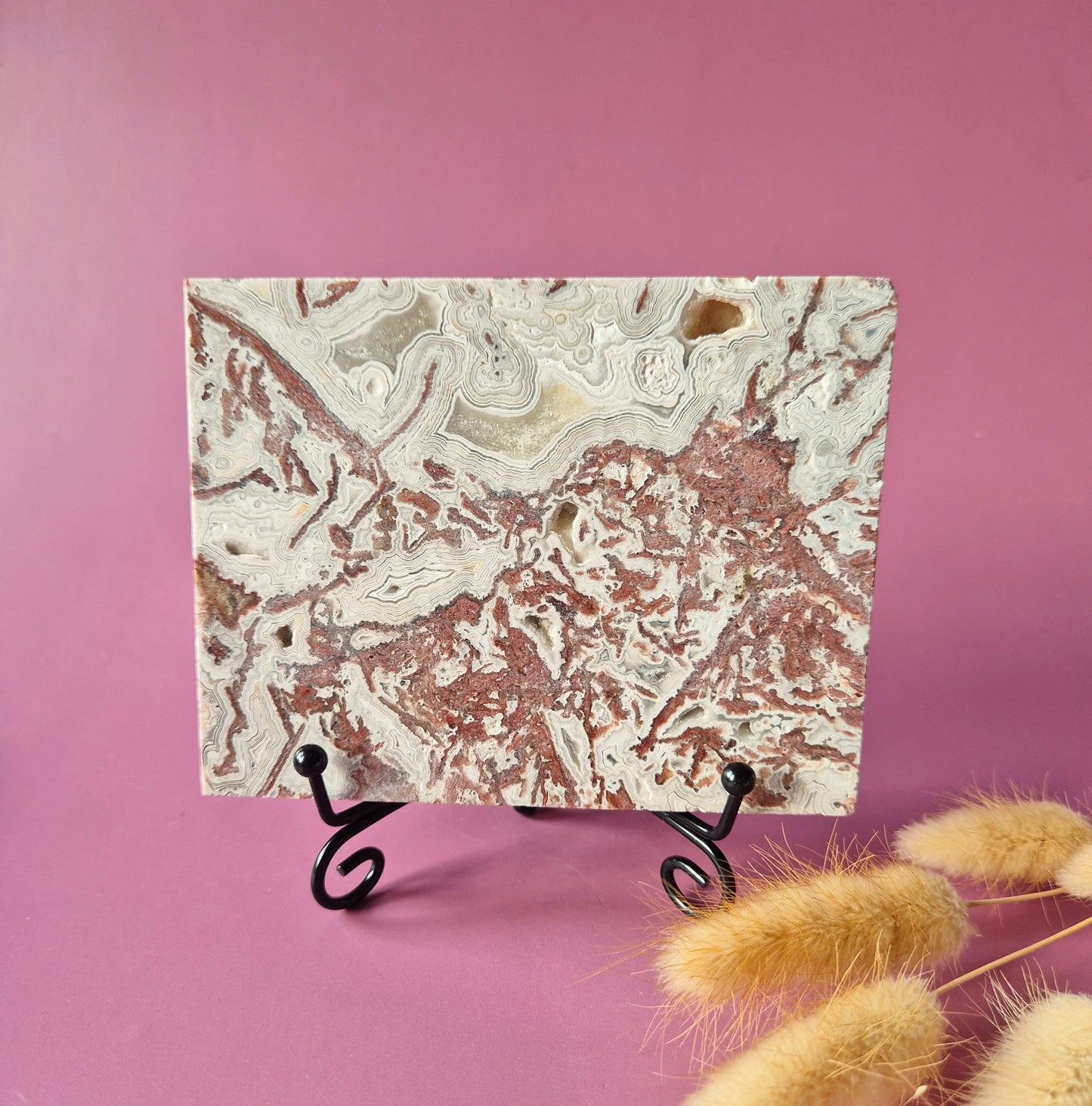 Crazy Lace Agate Slab op standaard – 318g (druzy edelsteen)