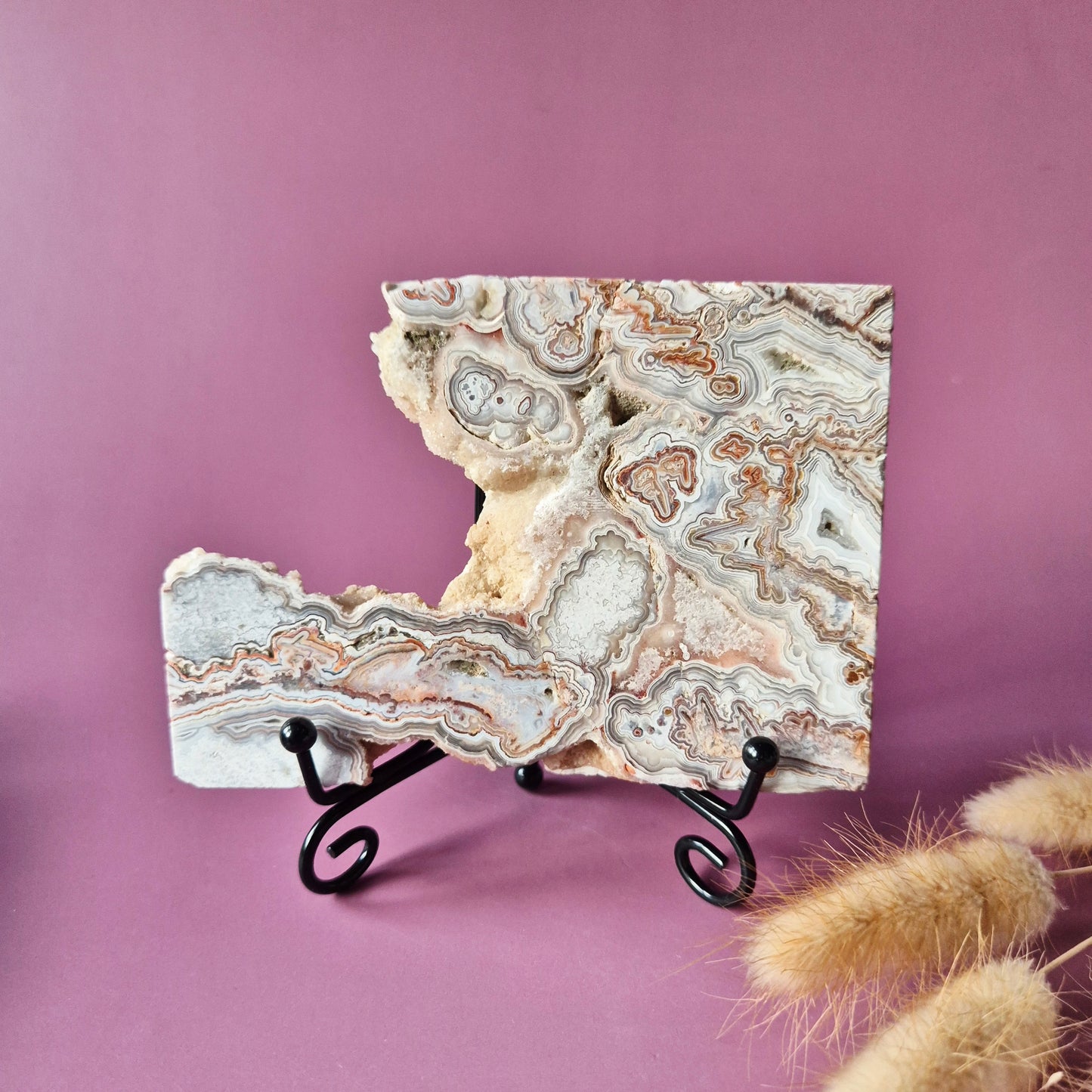 Crazy Lace Agate Slab op standaard – 208g (druzy edelsteen)