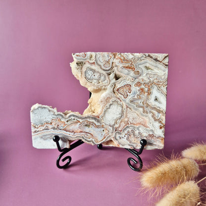 Crazy Lace Agate Slab op standaard – 208g (druzy edelsteen)