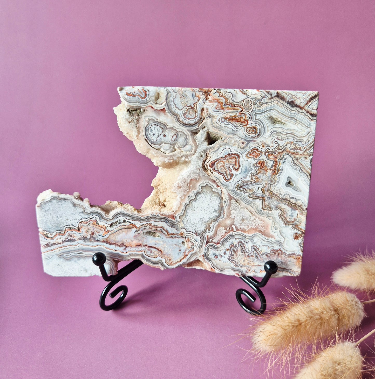 Crazy Lace Agate Slab op standaard – 208g (druzy edelsteen)