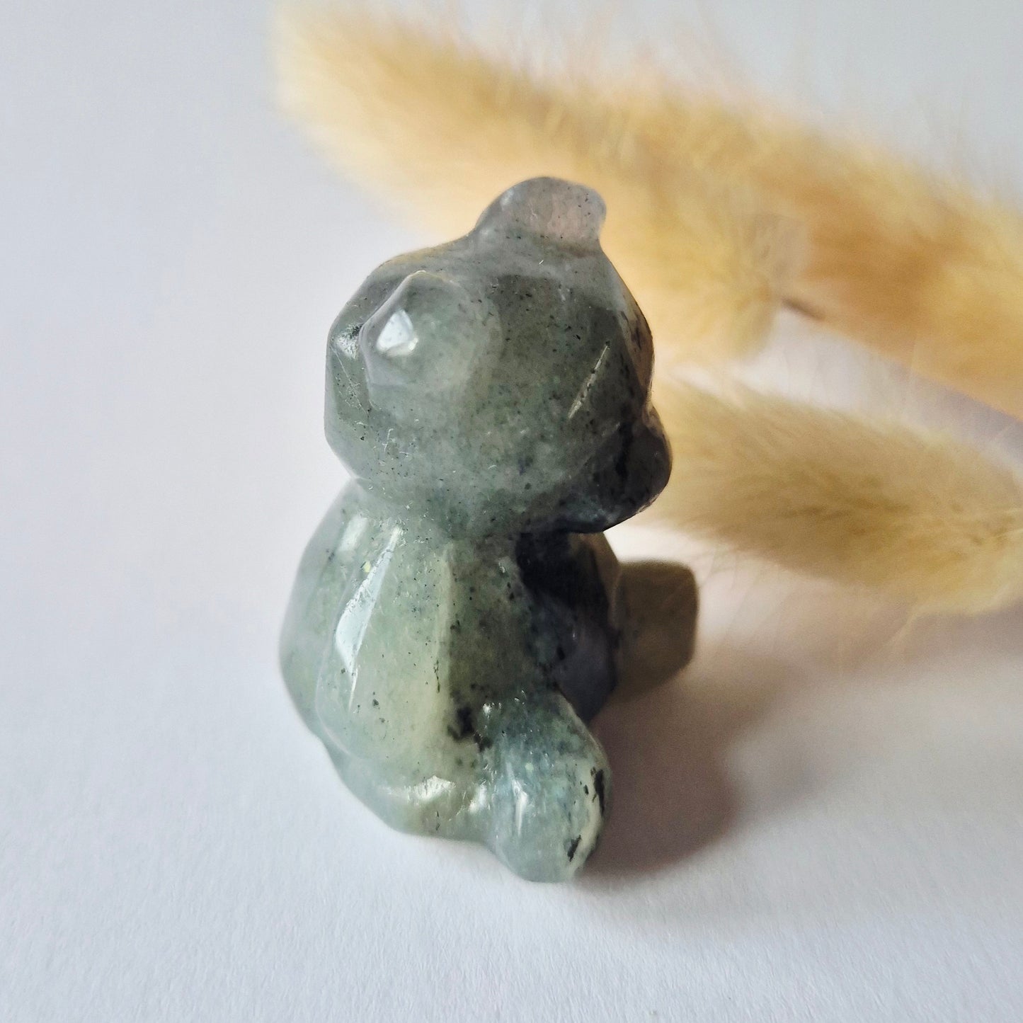 Edelsteen Facet Beer 4cm Crystal Carving – Labradoriet