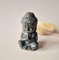 Yooperlite Edelsteen Buddha – 8 cm (UV Reactief)