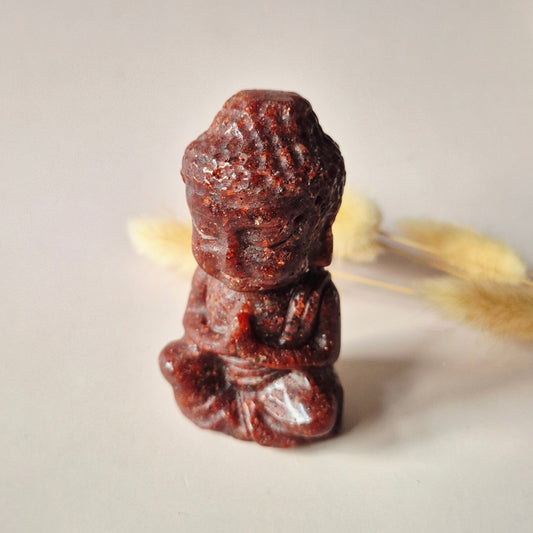 Strawberry Quartz Edelsteen Buddha – 8 cm