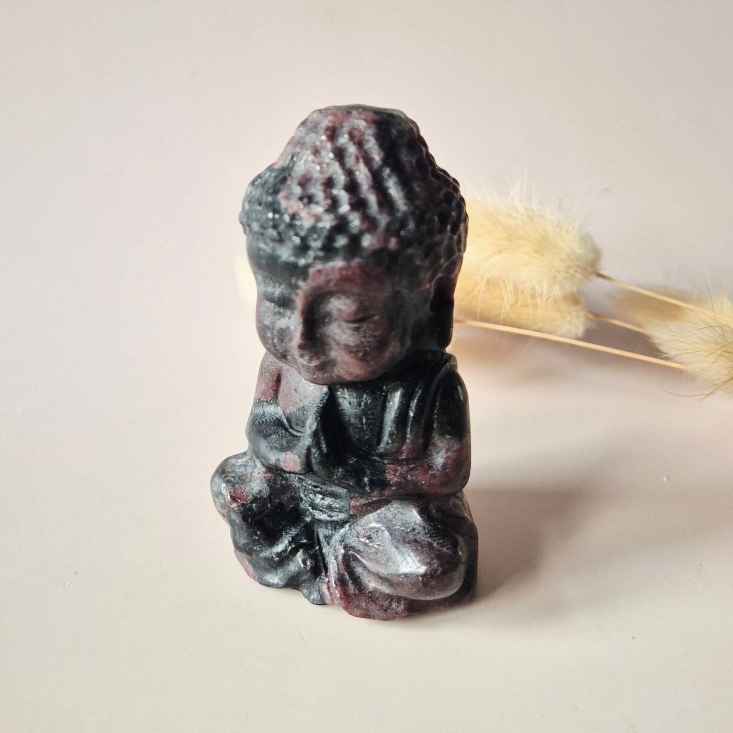 Garnet Edelsteen Buddha – 8 cm (granaat)