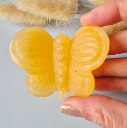 Edelsteen 3D Vlinder 6x5 cm – Gele Calciet (ronde vleugels)