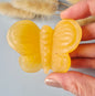 Edelsteen 3D Vlinder 6x5 cm – Gele Calciet (ronde vleugels)