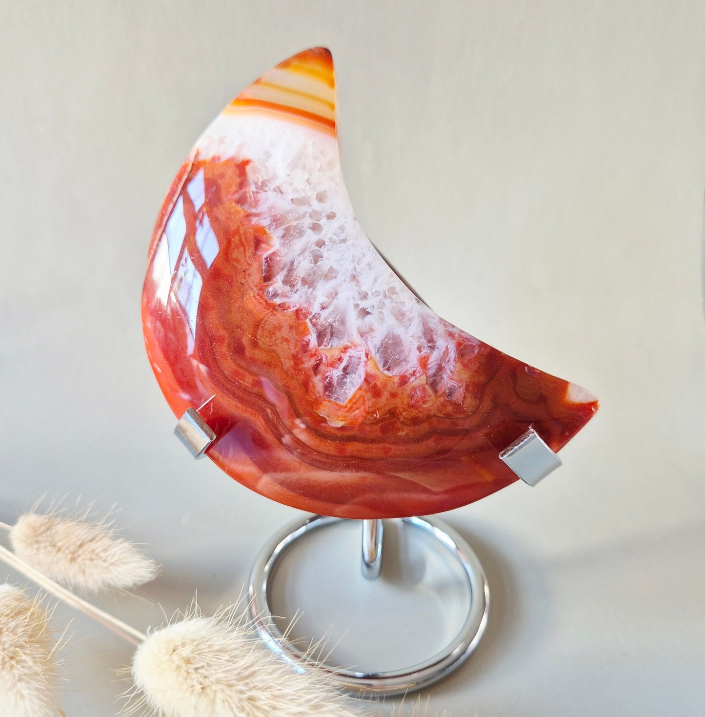 Edelsteen Carneool Maan op Standaard – 100 mm – 269g