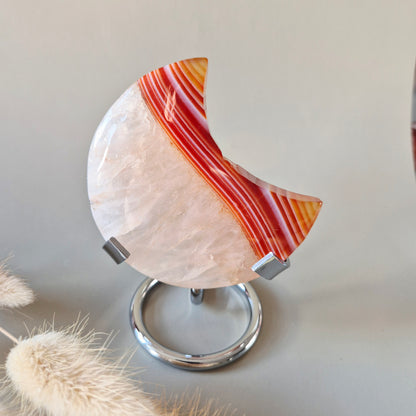 Edelsteen Carneool Maan op Standaard – 72 mm – 127g