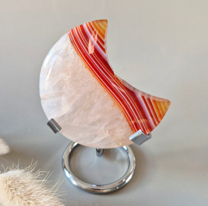 Edelsteen Carneool Maan op Standaard – 72 mm – 127g