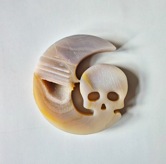 Druzy Agaat Maan met Skull Carving 10cm #4
