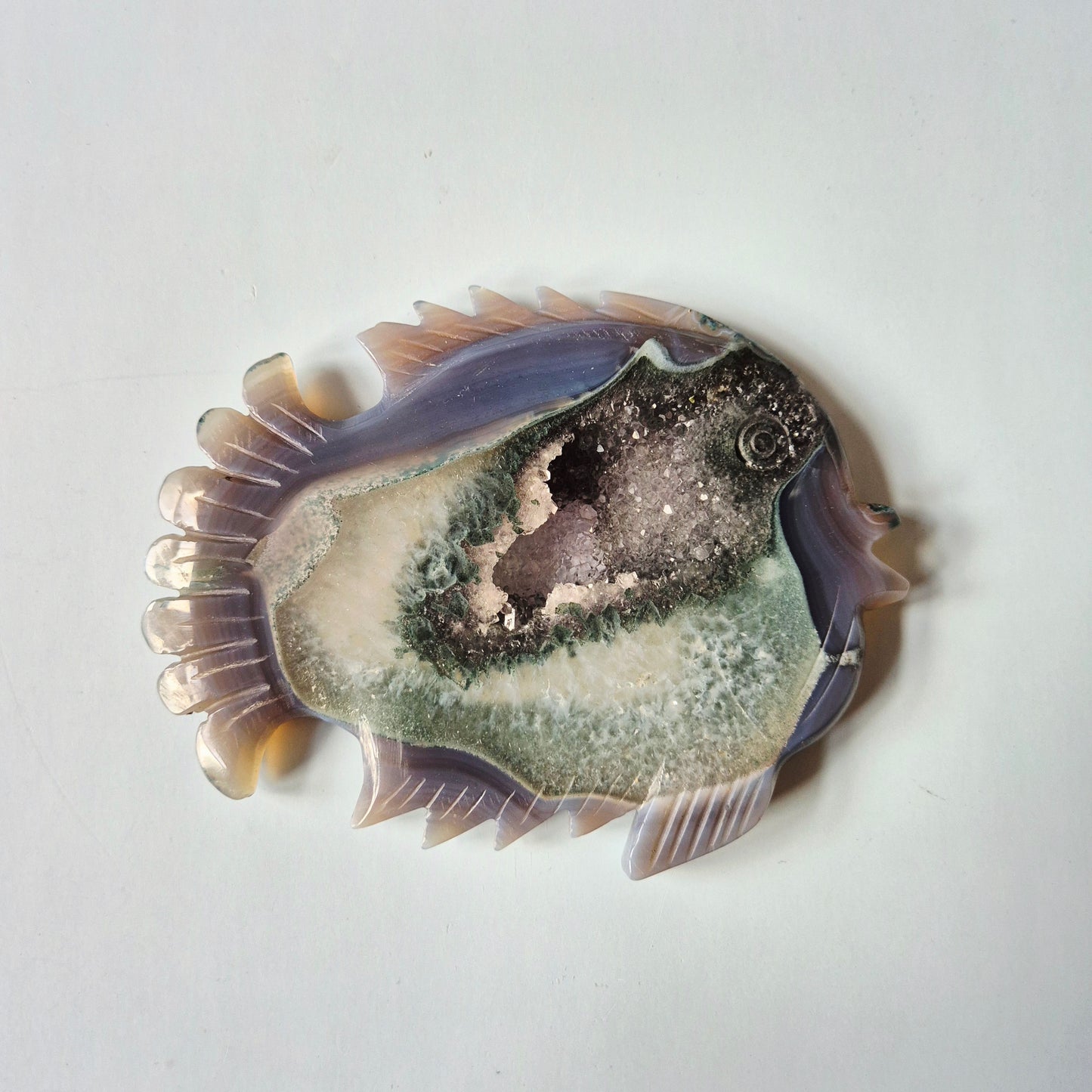 Grijze Druzy Agaat Vis Carving  11,7 x 8,8 cm | 189 gram