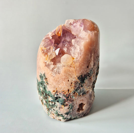 XXL Edelsteen Druzy Pink Amethist Geode Freeform van 2439 gram Statement Piece