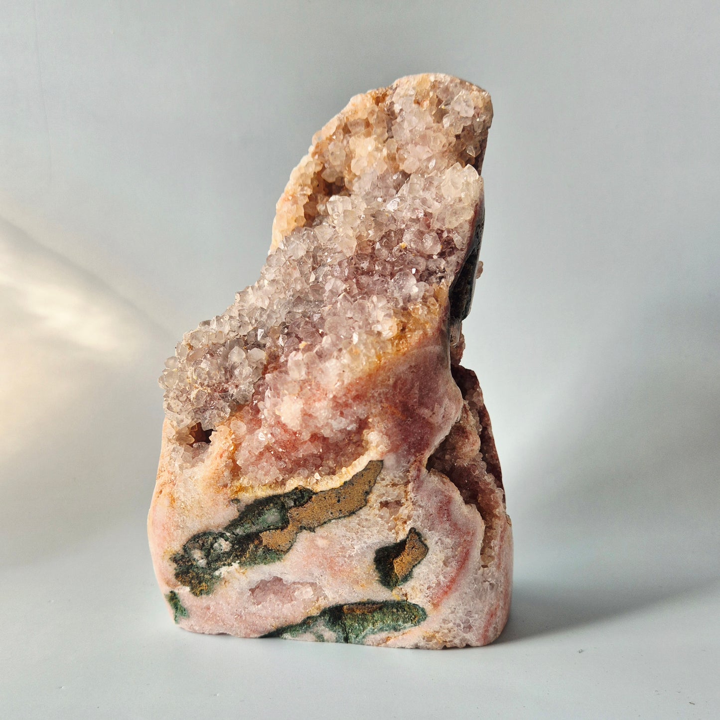 XXL Edelsteen Druzy Pink Amethist Geode Freeform van 2150 gram Statement Piece